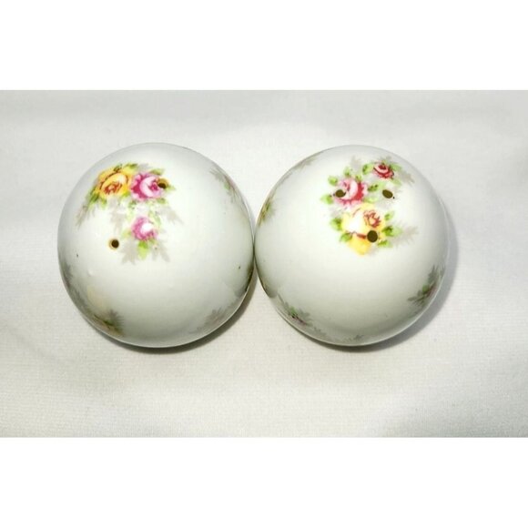 Vintage Porcelain egg-shaped floral salt and pepper shakers set - Picture 2 of 4